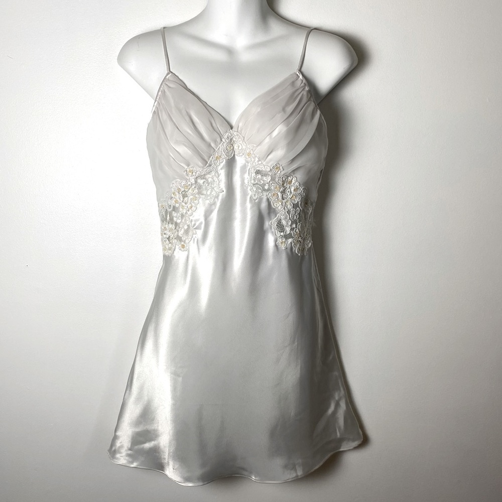 Victoria’s Secret Gold Label White Chemise with Sequins Size Small
